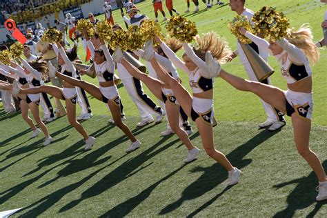 Georgia Tech Cheergirls 2004 - GaTechvMiami06_03