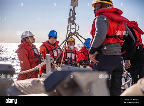 MAR BALTICO Ott 19 2022 I Marinai Conducono Operazioni In Barca A