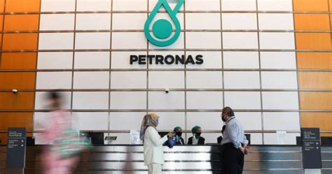 Keuntungan PETRONAS Dijangka Cecah RM100 Bilion Berita Harian