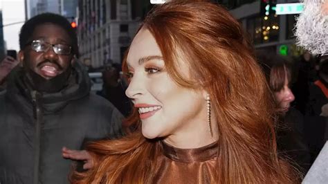 Lindsay Lohan D Voile Son Baby Bump Dans Une Robe Cut Out Tr S Glamour