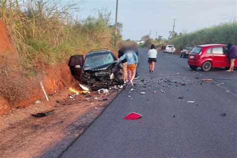 Batida Entre Dois Carros Deixa Seis Feridos Em Estrada Vicinal No