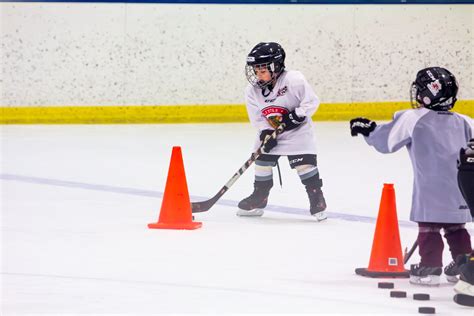 Ice skating and hockey lessons at Carlson Ice Arena — Rockford Park ...