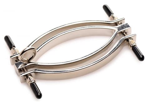 Adjustable Pussy Clamp With Leash Sensation Masters