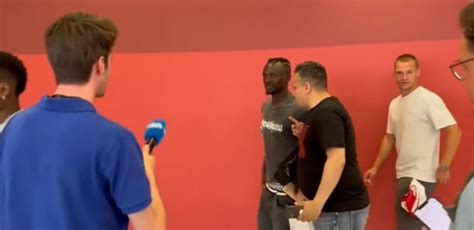 Cest chaud entre Sadio Mané et un journaliste allemand Les images