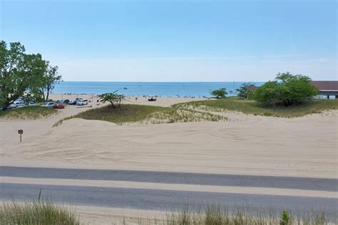 Muskegon State Park beach on Lake Michigan: Channel Beach near sand ...