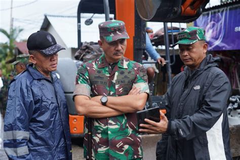 Pangdam Xiii Merdeka Tinjau Lokasi Pasca Banjir Dan Longsor Di Manado