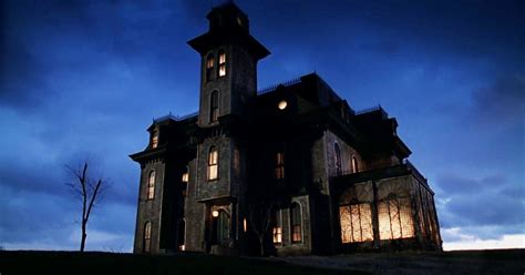 Addams Family Mansion Outside
