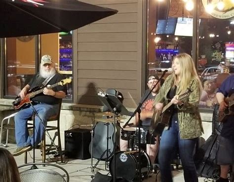 Leanne Stutler Live At Region Ale Region Ale Schererville December 22 2023