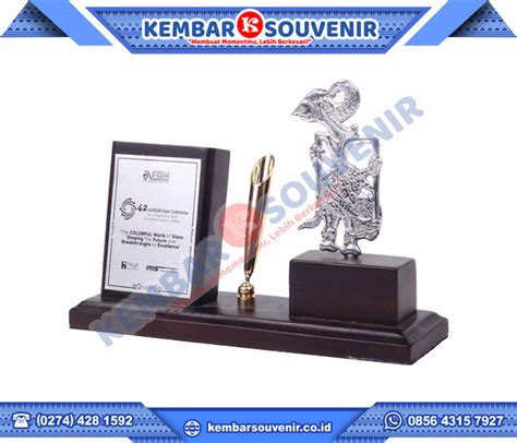 Plakat Trophy Pt Pembangunan Perumahan Persero Tbk Jual Souvenir