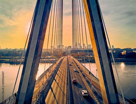 Fototapeta Piękny panoramiczny widok zachodu słońca z drona z lotu