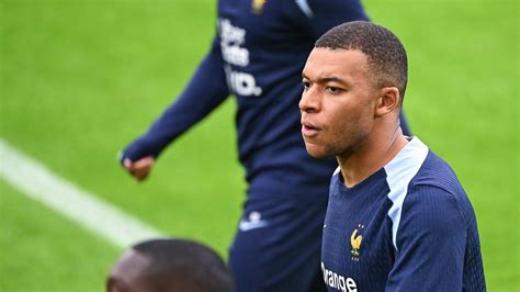 Transfer window Neymar or Zidane PSG s choice to replace Mbappé