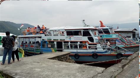 Kapal Ferry Penyeberangan Parapat Tomok Pulau Samosir