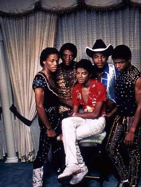 The Jacksons Are Posing For A Photo Together