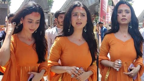 Soundarya Sharma At Lalbaugcha Raja To Seek Blessings Of Ganpati Bappa