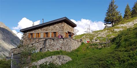 Refuge De Lalpe Du Pin Saint Christophe En Oisans La B Rarde