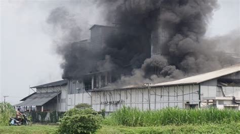 Pabrik Tepung Di Mojokerto Terbakar 8 PMK Diterjunkan Suara Surabaya