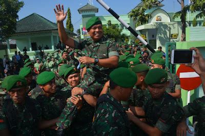 Suasana Penuh Haru Warnai Pelepasan Kolonel Inf Farid Makruf Post