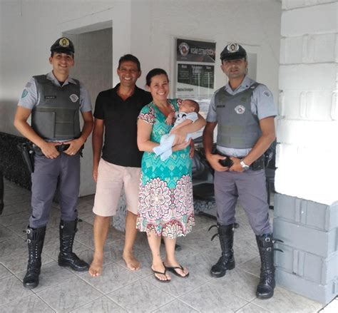 Policiais rodoviários salvam bebê engasgado em Pindamonhangaba Vale