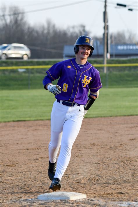 Tigers’ 8-run 6th stuns Spartans - Western Wayne News