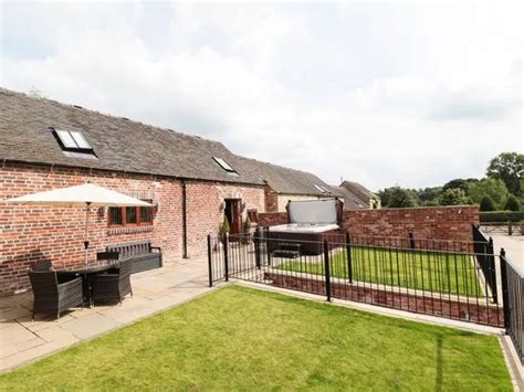 Log Cabins With Hot Tubs In Staffordshire Staffordshire Live