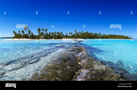 One foot Island Aitutaki Cook Islands Stock Photo - Alamy