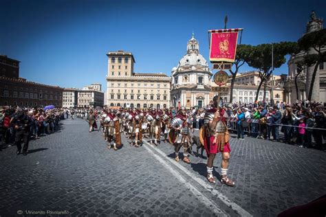 Natale Di Roma Corteo Storico Dal Circo Massimo Ai Fori Imperiali