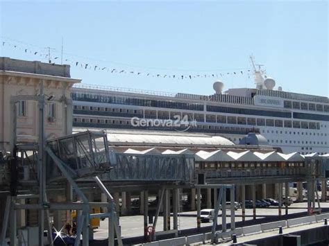 Incidente Nel Porto Di Genova Per La Nuova MSC Sinfonia Appena