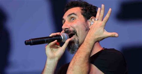 Nel 2024 uscirà il libro di Serj Tankian Down With The System Hard