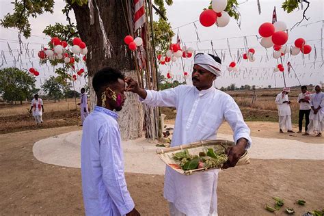 Colors, Dance, and Festivities: A Photographic Tale of Sarhul Festival ...