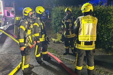 Dachstuhl Von Einfamilienhaus In Quickborn Brennt Lichterloh Feuerwehr