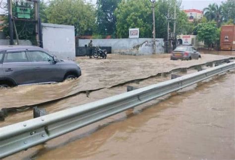 Delhi Ncr Rain भारी बारिश से कई शहरों में आफत पानी में डूबी गुरुग्राम