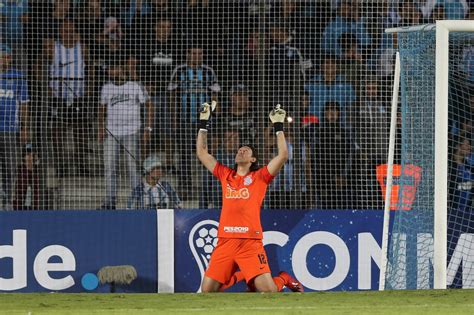 Até Ronaldo sabe que Cássio virou maior goleiro da história do