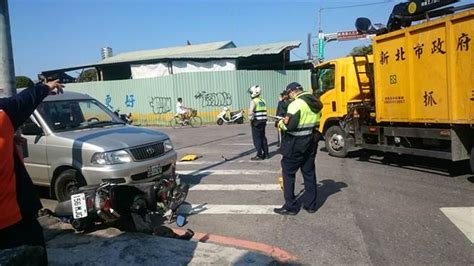 機車衝撞清潔車 騎士命危送醫 社會 中時