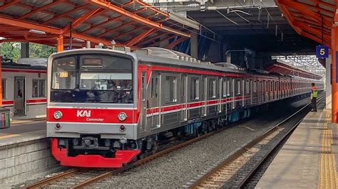 Nonton Krl Commuter Line Dan Ka Jarak Jauh Di Stasiun Bekasi Jr 205