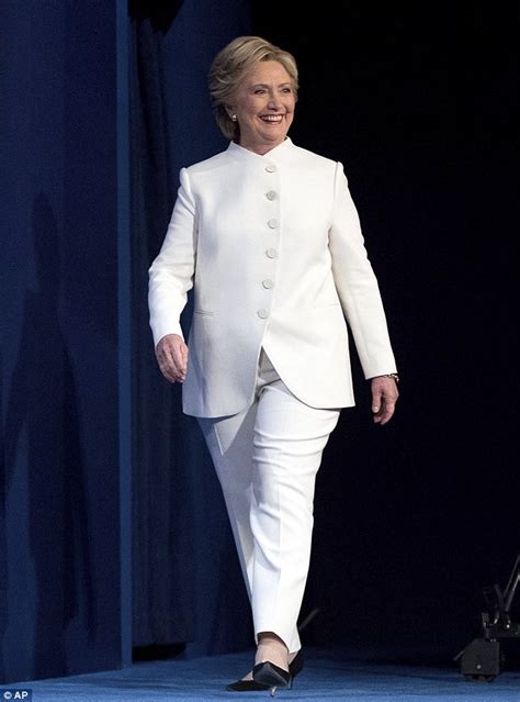 Twitter Users Go Wild For Hillary Clintons White Suit Worn At Final Debate Daily Mail Online