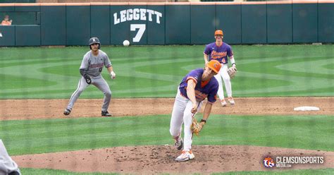 Clemson Vs Louisville Baseball Tigers Clinch Series Victory In Game 2