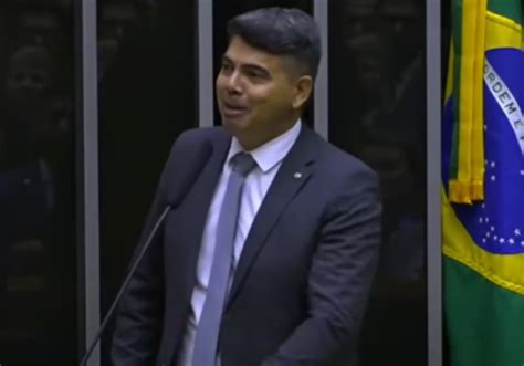 Bahia ba Deputado chora e se diz humilhado após receber tapa de vice