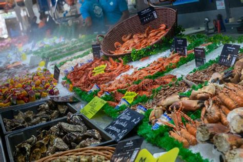 Mariscos En Hielo En El Mercado De Pescado Imagen De Archivo Imagen