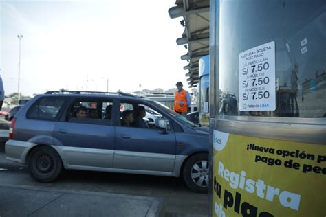 Rutas de Lima vehículos circulan por la Panamericana Sur tras