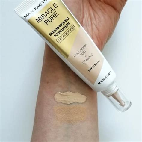 Max Factor Miracle Pure Skin Improving Foundation SPF 30 PA