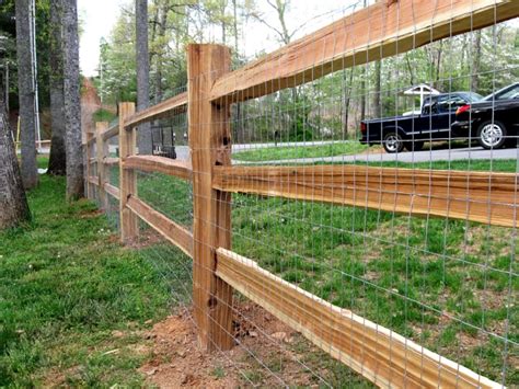 Hog Fence Deck Railing In 2020 Cedar Split Rail Fence Welded Wire