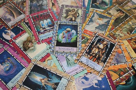 QUAL A DIFERENÇA ENTRE JOGAR TAROT ONLINE E PRESENCIAL Tarot Cartas