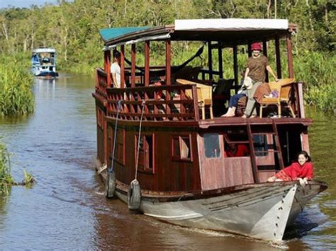 Borneo Tanjung Puting Boat Tour: Trekking & Orangutan Tour