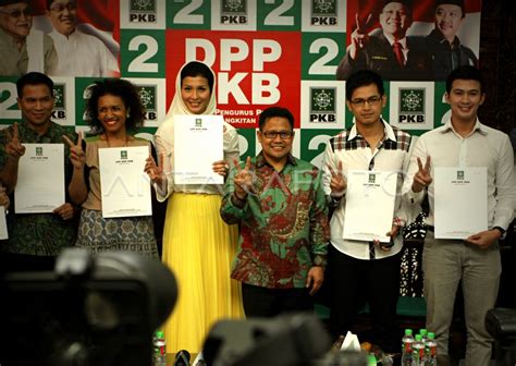 ARTIS DAFTAR CALEG PKB ANTARA Foto