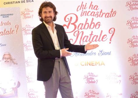 Chi Ha Incastrato Babbo Natale Il Photocall Con Siani De Sica E Leotta