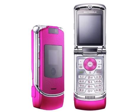 The Motorola V3 Razr Luk adorns a Hot Pink Casing - CELLPHONEBEAT