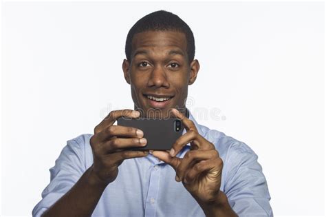 Afro Americano Novo Que Toma Uma Imagem O Smartphone Horizontal