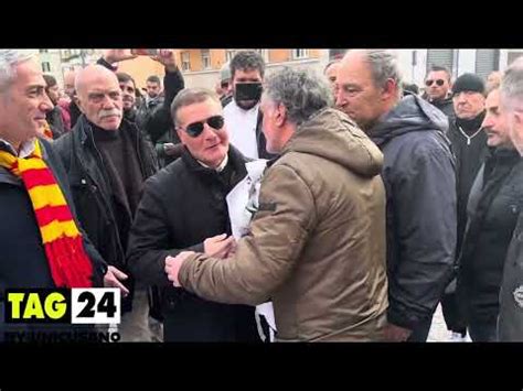 Funerali Di Giacomo Losi I Tifosi Della Roma Donano Lo Striscione