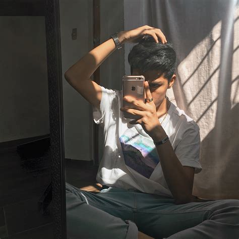 Aesthetictumblr Iphone Espejos Tumblrboy Tumblr Boys Poses Foto