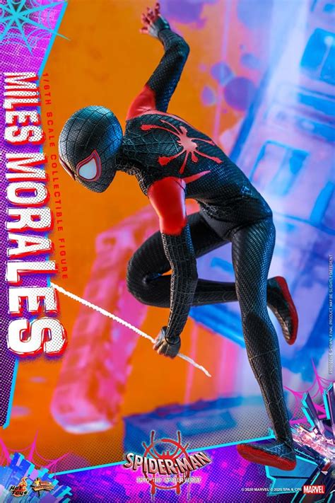 Slideshow Homem Aranha No Aranhaverso Figure Da Hot Toys